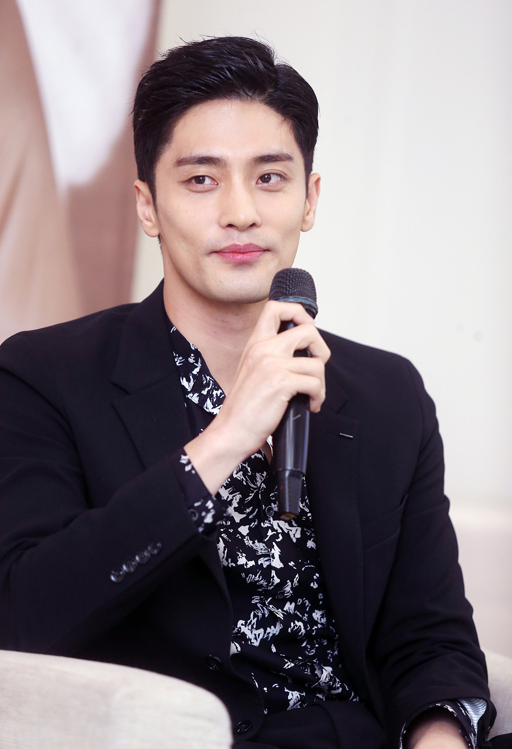Sung Hoon Plays Cold & Charismatic Character In Upcoming Drama | E! News